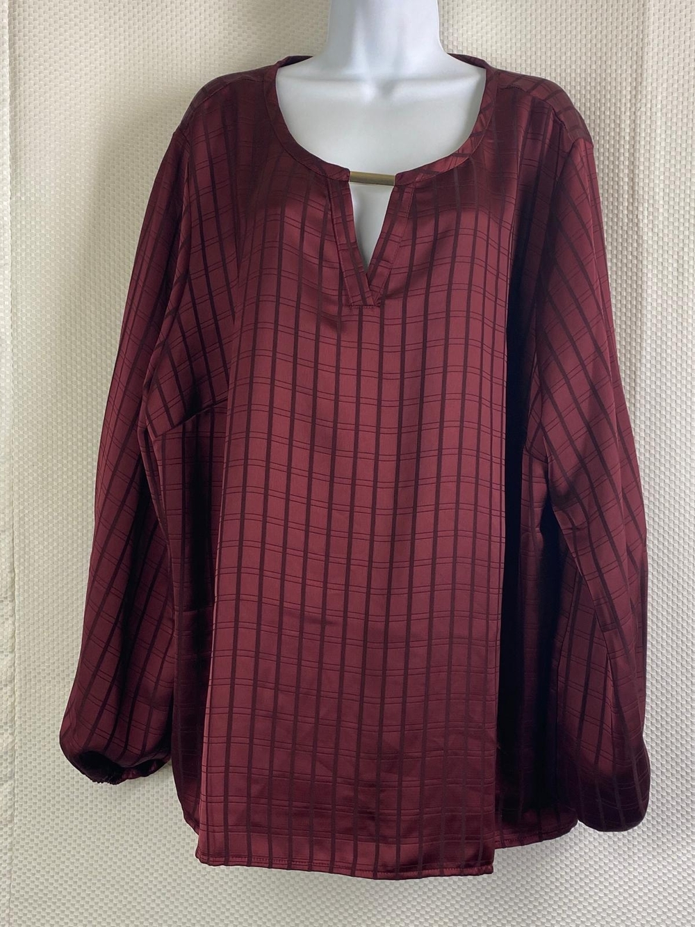 NWT Liz Claiborne Plus Size 2X Burgundy Red Satin Grid Print V-Neck Tunic Blouse